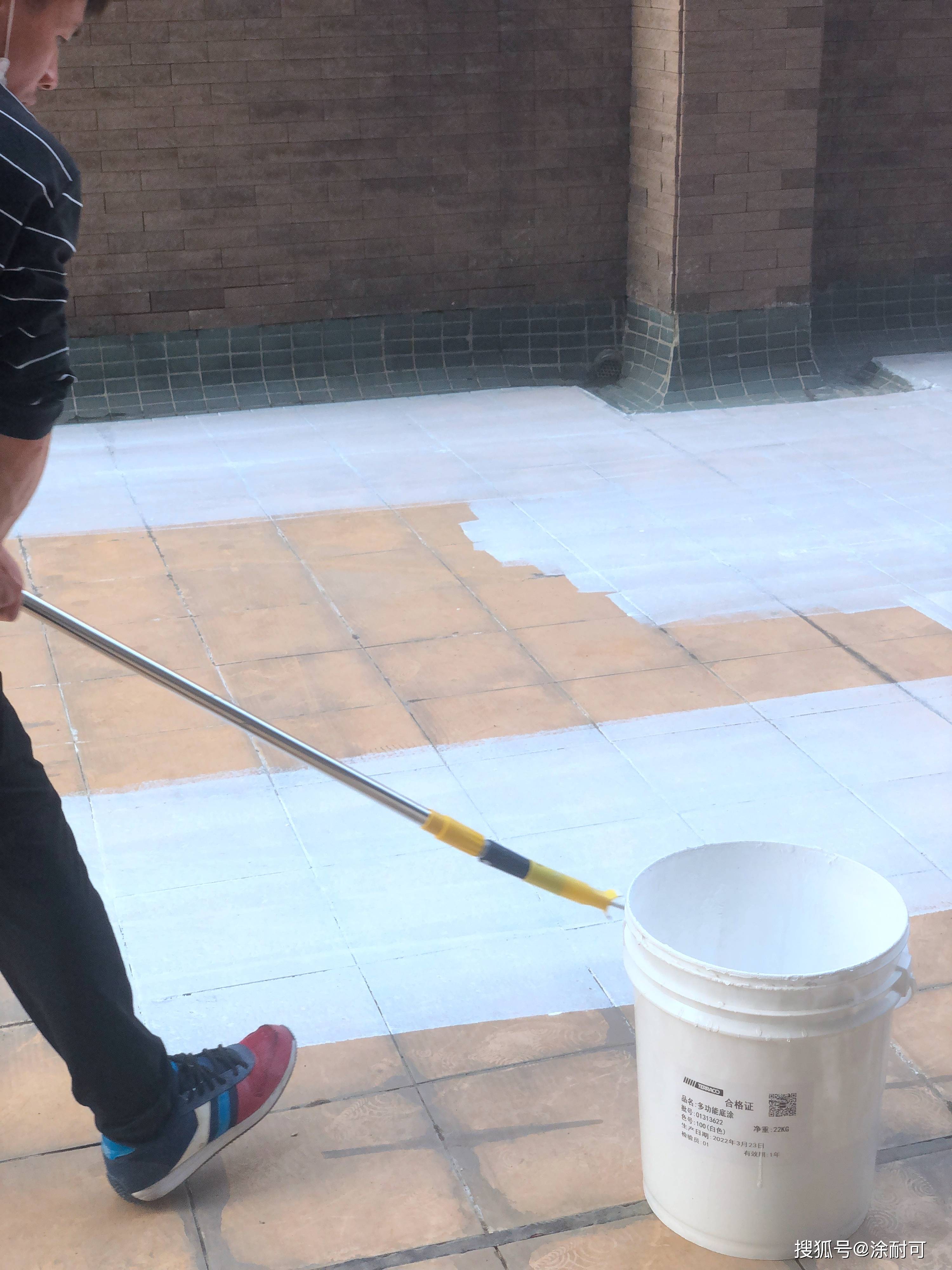 瓷砖坏了怎么处理不渗水(瓷砖坏了怎么处理不渗水视频)