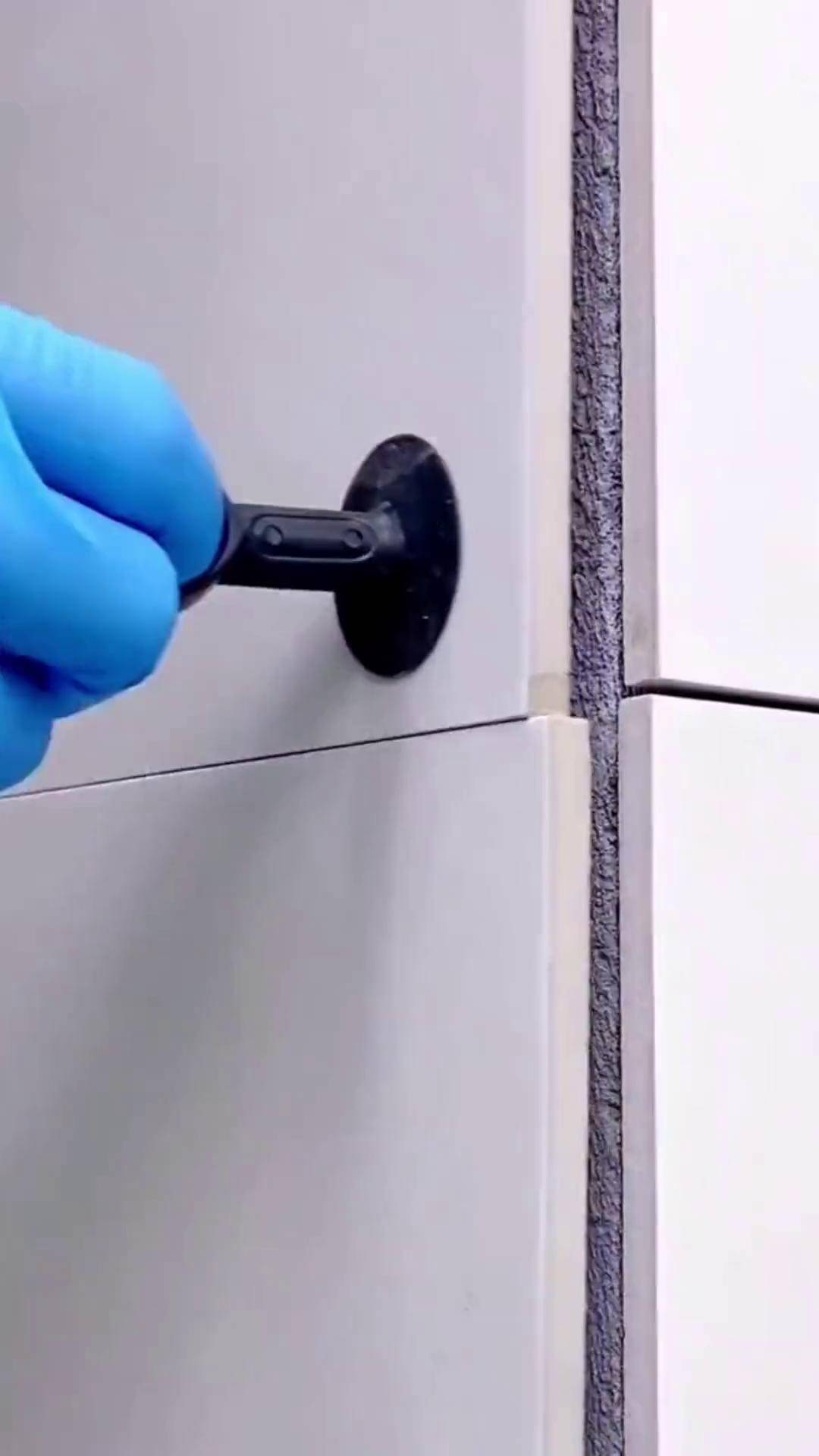 地上瓷砖空鼓脱落(地面瓷砖空鼓补救方法怎样取下瓷砖)